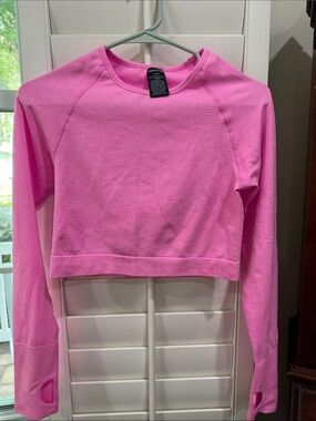 Women's Cropped Long-Sleeve Crewneck Top - Pink